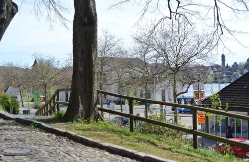 Ploen Apartment | Very central apartment/150m to the gr. Plöner See/Fewo 2/Boxspringb. 2x2,20m