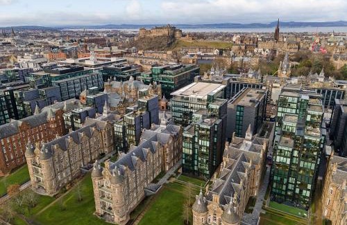 Laurieston Apartment | Very centrally located chic one bed Quartermile apartment