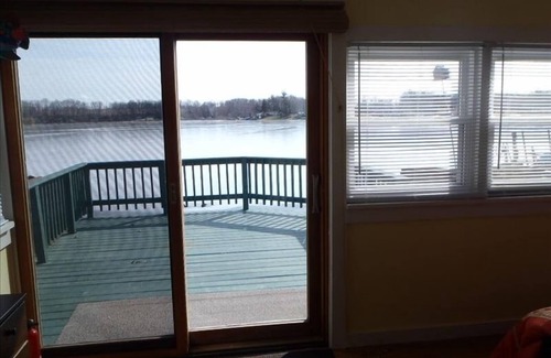 Three Rivers Cottage | Very Clean Lakefront Home with Sandy Beach and Clear water.