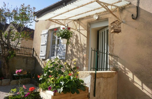 Chassey-le-Camp Cottage | Very comfortable house in a quiet village 4 km from shops