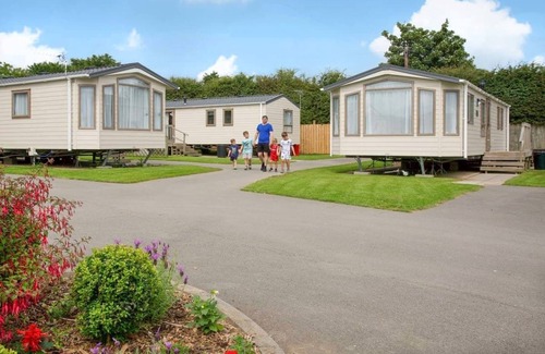 Mappleton House | Very comfortable, modern and contemporary caravan with one double and two twin.