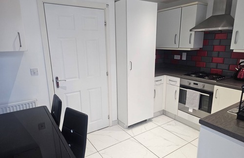 Coventry House | Very cosy 3 bedroom house close to city