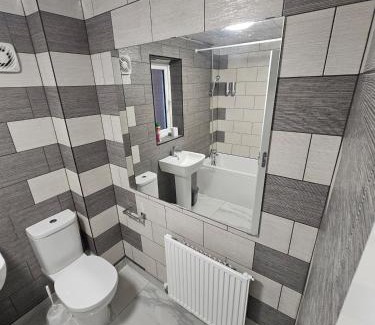 Coventry Apartment | Very cosy 3 bedroom house close to city