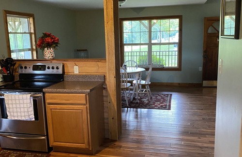Saint Helens House | Very peaceful 3 bedroom, 2 1/2 baths cabin within minutes of RRGorge and NB.