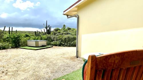 Savaneta Apartment | Very quiet apartment with lots of privacy and a tub on the edge of a national park!