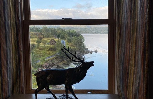 Oban House | Very spacious loch-side house, breathtaking views, ideal for family & adventures