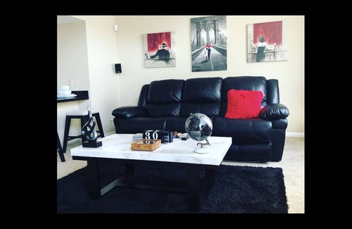 Roselawn Finance House | Very stylish one bedroom loft.