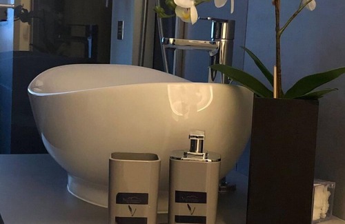 Vasto House | VESUCHARME Suite Luxury Room