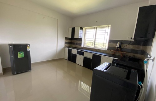 Kumbalam House | Veu Ragamalika Apartment with Fully Equipped Kitchen, Balcony & Caretaker