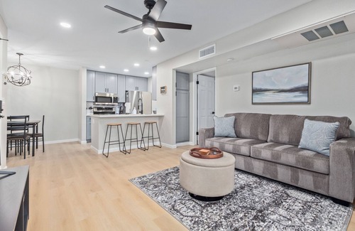 Village Grove Condo | Vibrant 1 bedroom Condo In Scottsdale
