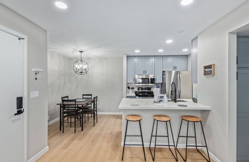 Village Grove Condo | Vibrant 1 bedroom Condo In Scottsdale