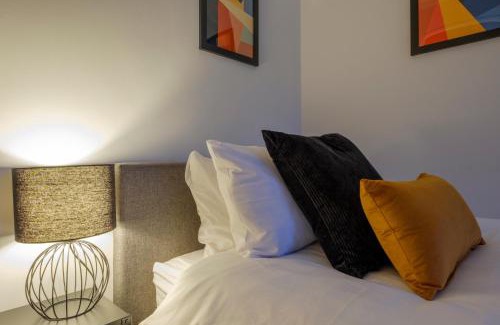 Doncaster Apartment | Vibrant 2 Bed Apartment, FREE Parking, Bawtry Rd Doncaster - Hosted by Stay Host Save
