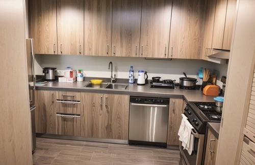 Koreatown House | Vibrant 3-Bedroom Apart-Hotel in Central Los Angeles