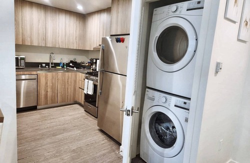 Koreatown House | Vibrant 3-Bedroom Apart-Hotel in Central Los Angeles