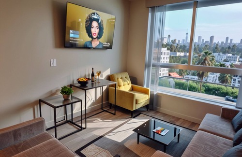 Koreatown House | Vibrant 3-Bedroom Apart-Hotel in Central Los Angeles