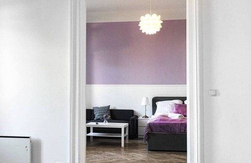 Wahring Apartment | Vibrant 3BR near AKH Hospital - Perfect for Groups