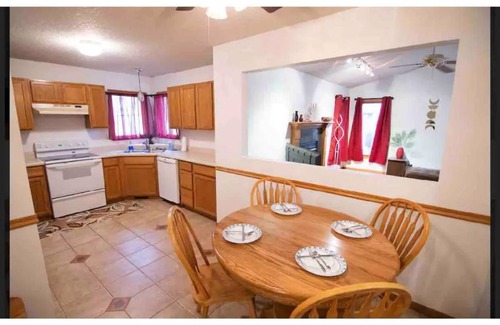 Ankeny House | Vibrant 4 bedroom house 2 king beds in Ankeny