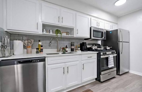 West Campus Apartment | Vibrant Balcony Retreat: King Bed Free Parking