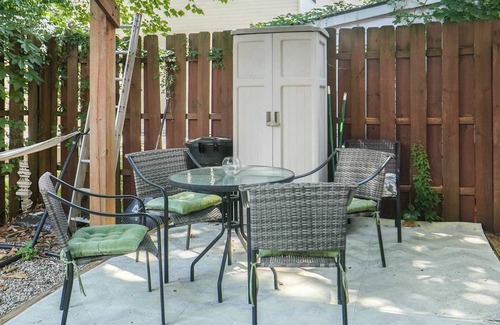 Clifton Apartment | Vibrant Clifton Retreat Near Dining & Attractions