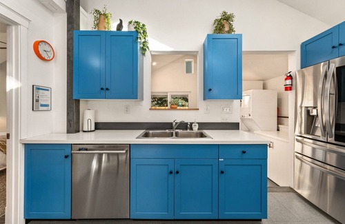 Martinez Park House | Vibrant Downtown Bungalow – Walk Everywhere!