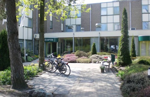 De Bult Hotel | Vibrant Escape Near Nature Parks & Hotspots | 2 Units Perfect for Group Getaway