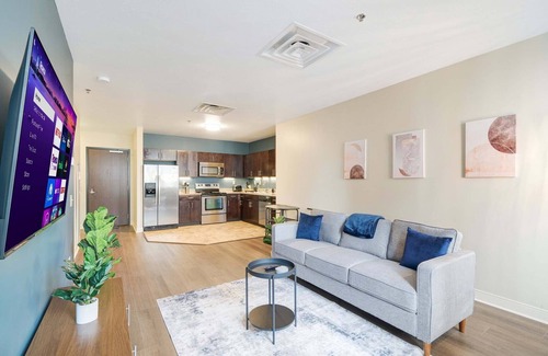 Pittsburgh Apartment | Vibrant Luxury | PRIME LOCATION | 24/7 Gym Terrace Roku WiFi
