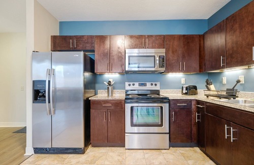 Pittsburgh Apartment | Vibrant Luxury | PRIME LOCATION | 24/7 Gym Terrace Roku WiFi