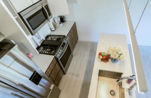 Sunnyside Apartment | Vibrant & Modern Loft-style Walkout Near LRT