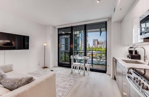 NoMa House | Vibrant Noma Location 1BR with Private Balcony | DC