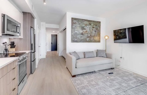 NoMa House | Vibrant Noma Location 1BR with Private Balcony | DC