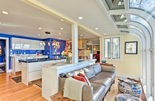 Sterling House | Vibrant Sterling Lakefront Lodge with Kayaks