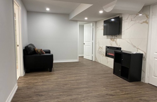 Vaughan Apartment | Vicky Vacation Rentals #1n