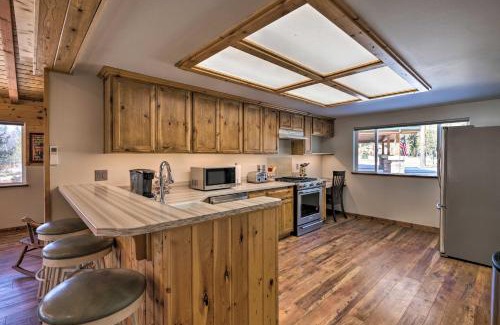 Victor House | Victor Woodland Cabin Retreat with Fire Pit