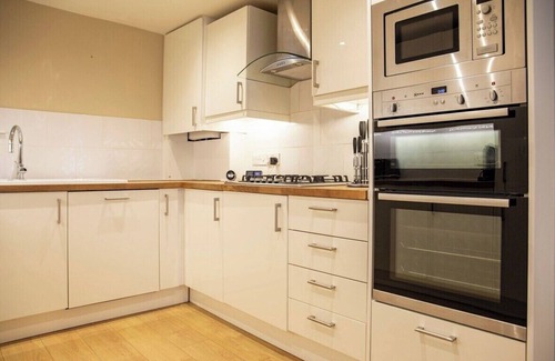 Warwick Apartment | Victoria Dream, Superior 3-Bed House, Curated Deco