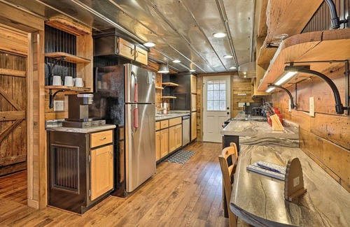 Vinemont Cabin | 'Victoria Farms' Vinemont Vacation Rental!