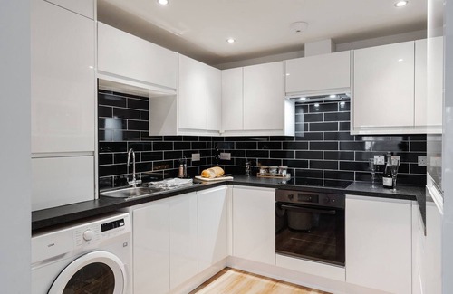 Hyde Apartment | Victoria Home | 2 Bedroom Wi-Fi Parking Cozy Pads