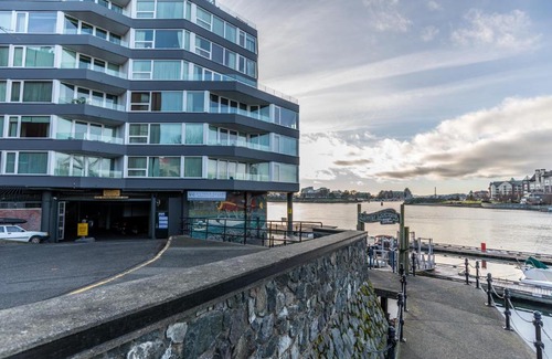 Inner Harbour Hotel | Victoria Regent Waterfront Hotel & Suites