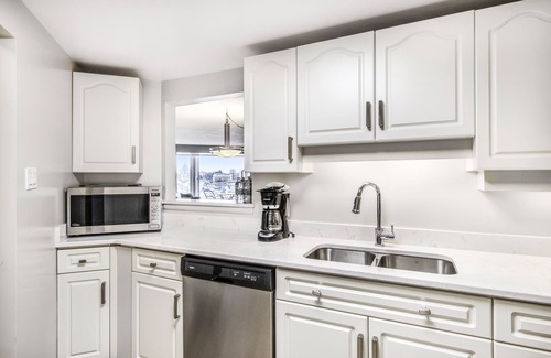 Inner Harbour Hotel | Victoria Regent Waterfront Hotel & Suites