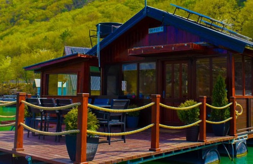 Perucac Cottage | VICTORIA RICH - lake house FREE Mini-bar & Sup boards