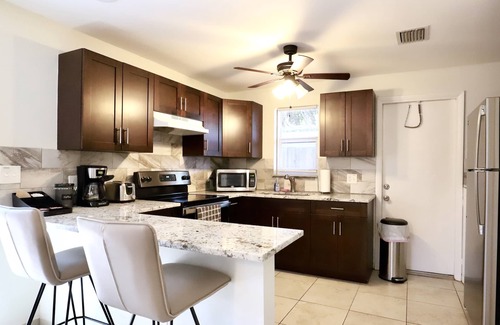 Poinciana Park Apartment | Victoria's Den-Close to airport, Cruiseport, Whole Foods