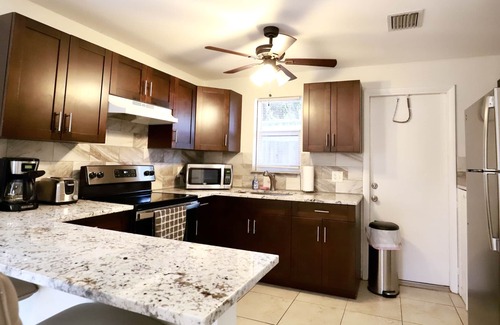 Poinciana Park Apartment | Victoria's Den-Close to airport, Cruiseport, Whole Foods