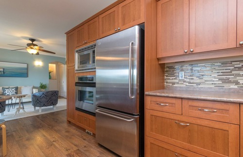 Langford House | Victoria - Stunning 2 bedroom Lakefront Suite