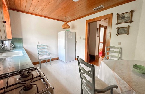 Duckpond Apartment | Victorian Apt. w/Tailgate Spot near Stadium!