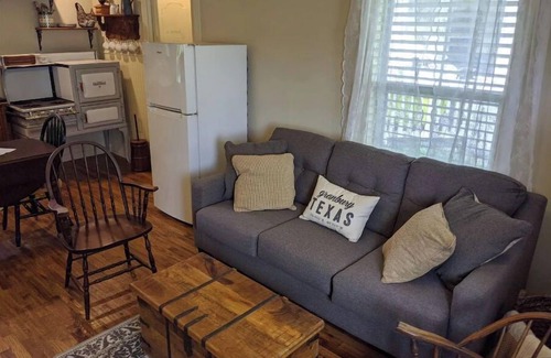 Granbury Cottage | Victorian Cottage