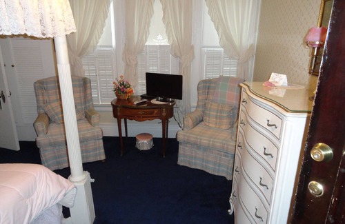 Rock Island Bed & Breakfast | Victorian Inn B&B
