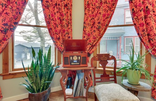 Lake Huntington House | Victorian Lake Oasis | Hot Tub | Private Lakefront