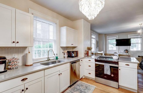 Mountville House | Victorian Manor on Main w 6 beds-10 mins to Lanc