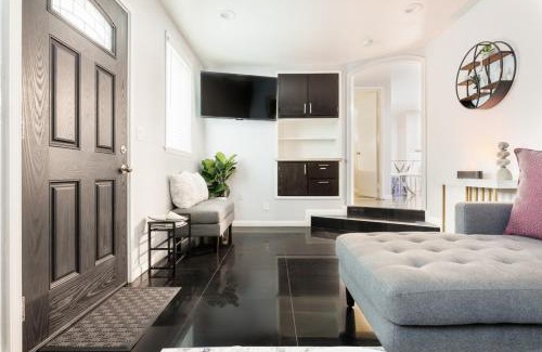 Oakland Apartment | Victorian Retreat 2Bed, 1Bath, Parking, Game Room