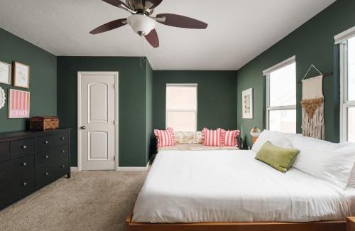 Logan Heights House | Victorian Retreat in Barrio Logan 1mi to Downtown
