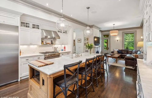Mamaroneck House | Victorian Retreat Sleeps 12 with Pool, Gym, Near Water/Town/Train to NYC